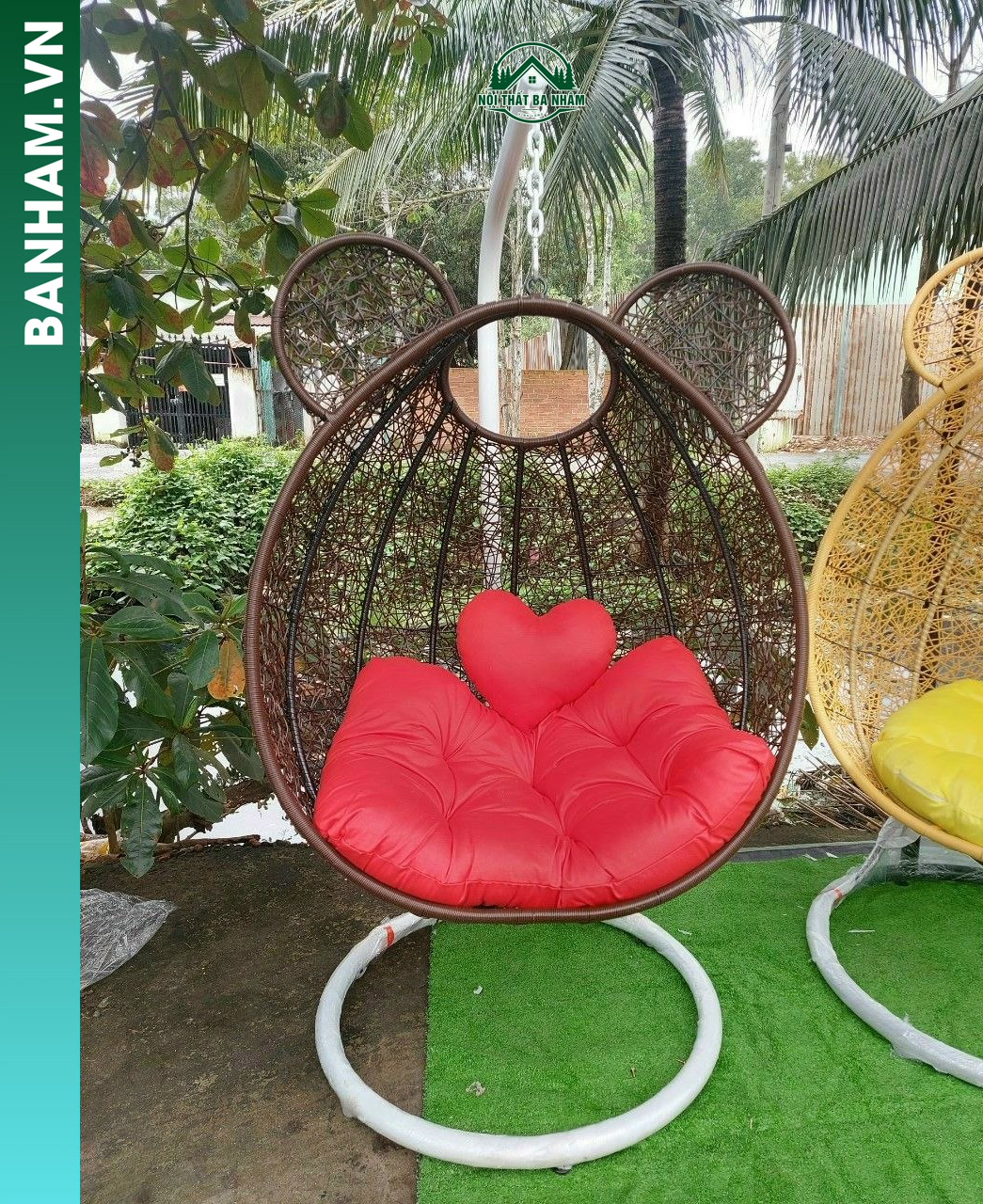 Xích đu tai gấu dễ thương màu nâu tại Bến Tre