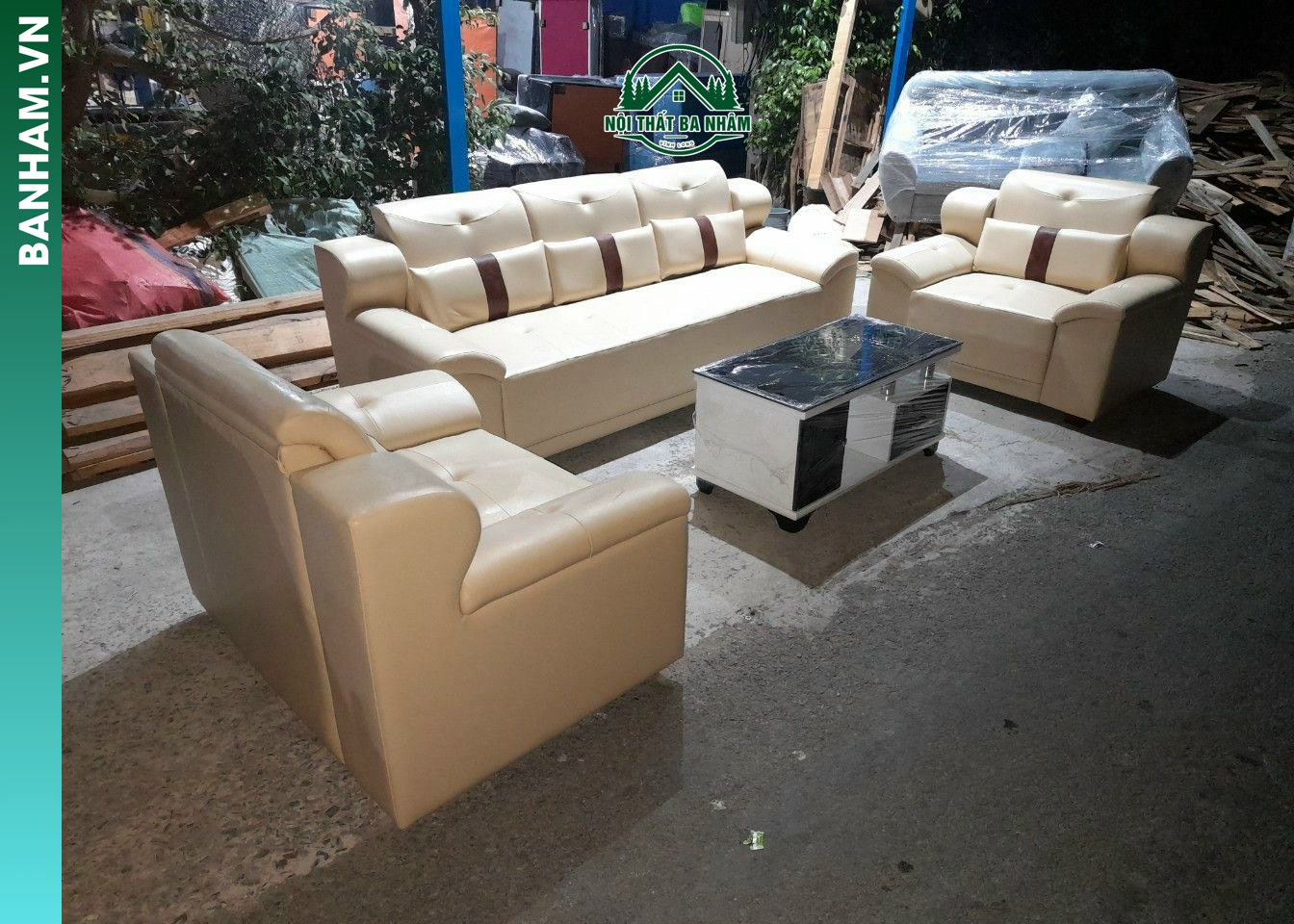 Bộ sofa da màu kem kèm bàn trà Bến Tre