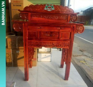 Bàn thờ gỗ chạm khắc truyền thống