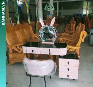 Bàn trang điểm thỏ hồng Mỏ Cày