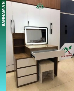 Bàn trang điểm vân gỗ gương LED kệ hông 4 ngăn kéo Bến Tre