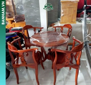 Bộ bàn ăn gỗ tự nhiên 4 ghế tại Bến Tre