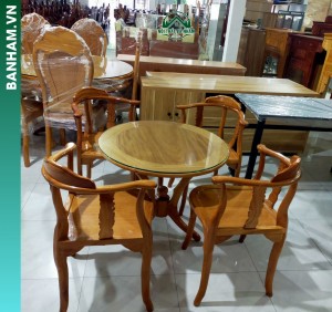 Bộ bàn ăn gỗ tự nhiên 4 ghế tại Bến Tre