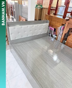Giường ngủ màu xám gỗ công nghiệp bọc nệm cao cấp
