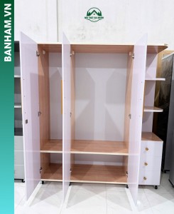 Tủ quần áo 3 cánh kết hợp kệ trang trí hiện đại tại Bến Tre
