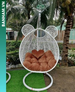 Xích đu tai gấu màu trắng tại Bến Tre